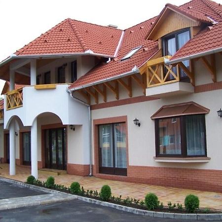 Gyoergyey Kastely Panzio Es Etterem Hotell Tápiógyörgye Exteriör bild