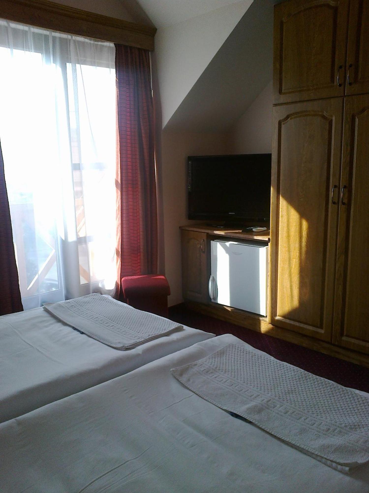 Gyoergyey Kastely Panzio Es Etterem Hotell Tápiógyörgye Exteriör bild