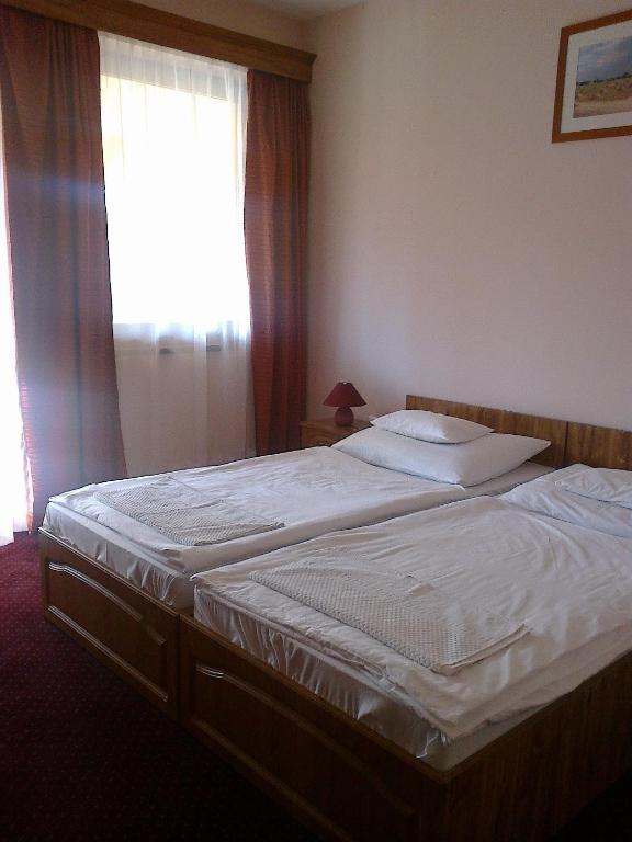 Gyoergyey Kastely Panzio Es Etterem Hotell Tápiógyörgye Rum bild